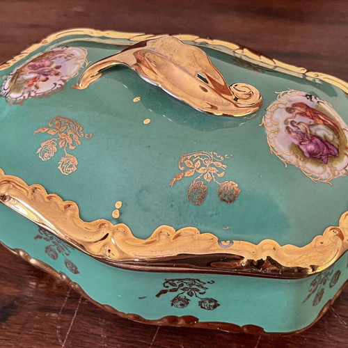 Antique jewelry box like new, Venetian green with baroque gold leaves