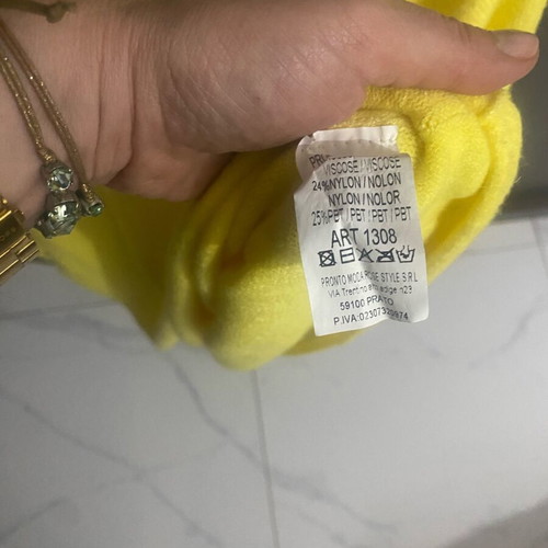 Oversized yellow pullover like new, size XXL