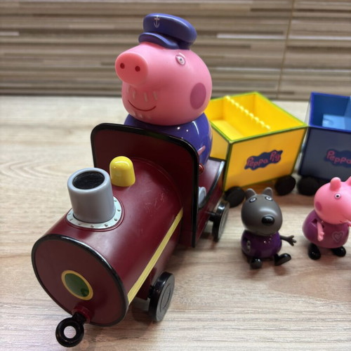 Peppa Pig Grandpa Pig's Train set with detachable wagons and figures