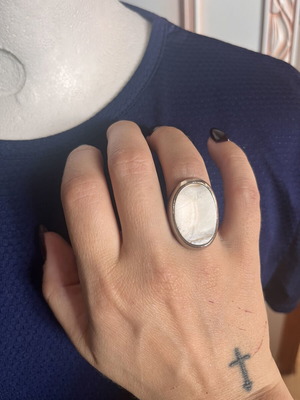 Ring with pearl effect used, white and silver