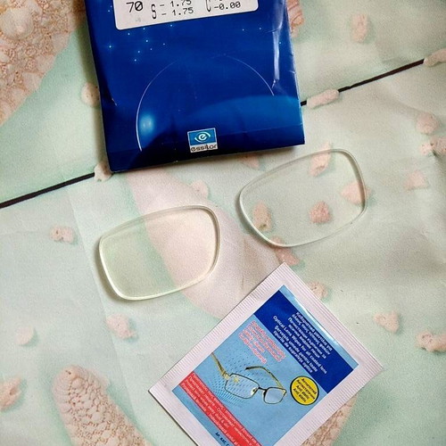 Essilor Orma Trio Clean S -1.75 eyeglass lenses like new