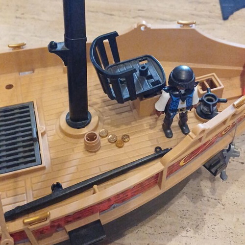 Playmobil Pirate Ship 6678 used with broken mast