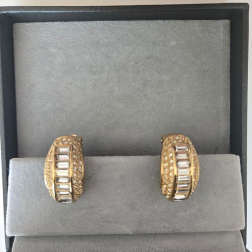 Dior vintage earrings like new, gold color with clip