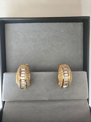 Dior vintage earrings like new, gold color with clip