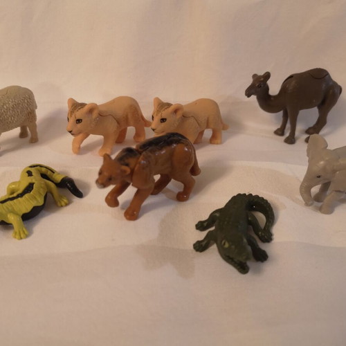 Kinder animal figures pack of 11 like new
