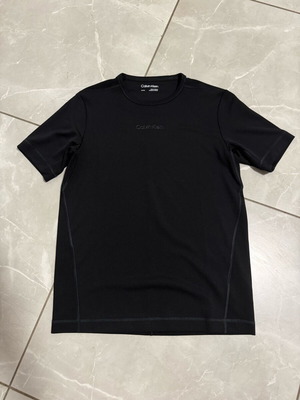 Calvin Klein T-shirt like new, black, size S