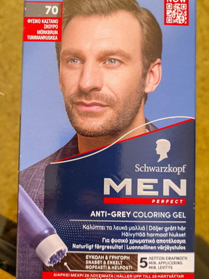 Schwarzkopf Men Perfect τζελ κάλυψης λευκών μαλλιών σε φυσικό σκούρο καστανό No. 70