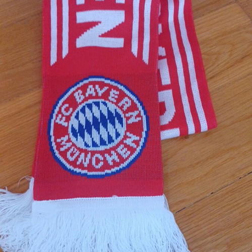 FC Bayern München scarf and hat set like new, kids one size