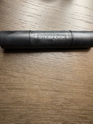 Smashbox foundation and contour used