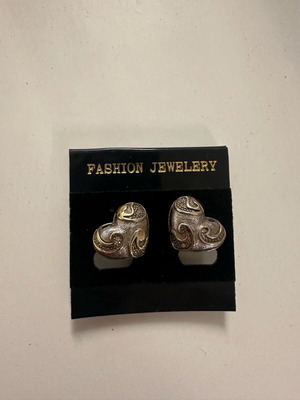 Retro hearts earrings used, gray metallic color
