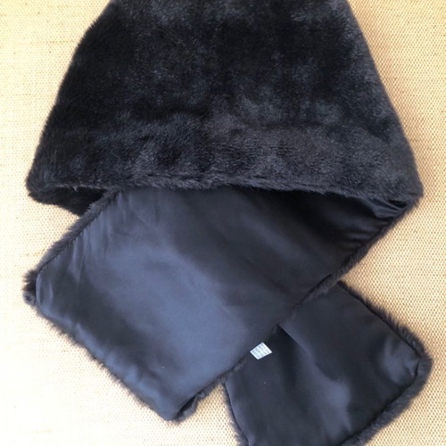 Gordana London faux fur black collar scarf used