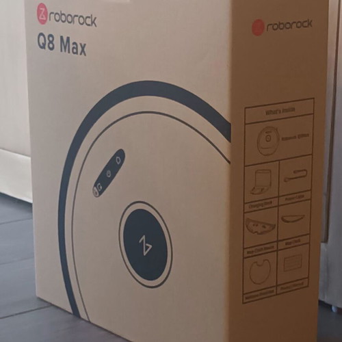 Roborock Q8 Max robot vacuum with laser mapping and 5500Pa suction, white