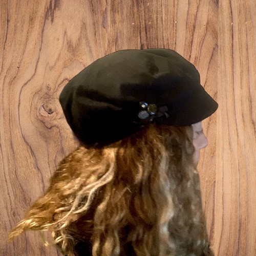 Black flat cap used with buttons