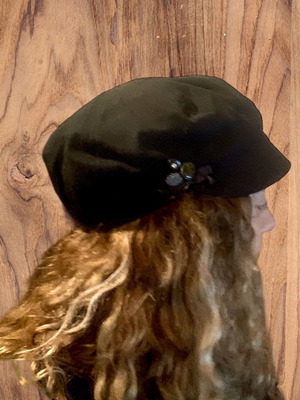 Black flat cap used with buttons