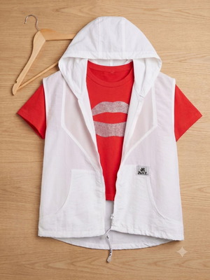 T-shirt with white sporty sleeveless vest gift set