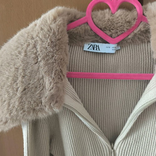 Zara beige sweater with fur and zipper, size S, like new