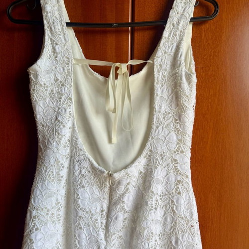 Rococo ivory embroidered dress like new with open back