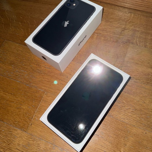 iPhone 11 128GB black used, dual SIM, slight camera flicker