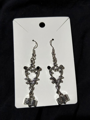 Vintage style earrings with steel hooks new, silver color