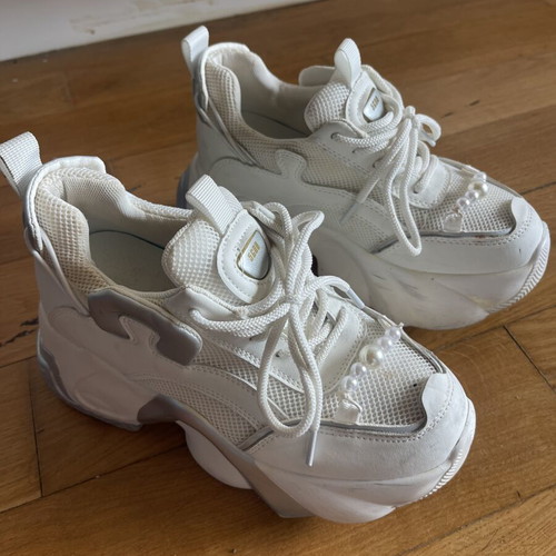 White walking shoes size 38 like new with thick sole