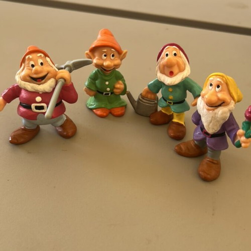 Bullyland dwarf figures set of 4 like new