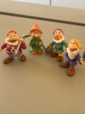 Bullyland dwarf figures set of 4 like new