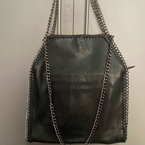 Shoulder bag like new, black with detachable chain