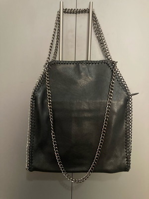 Shoulder bag like new, black with detachable chain