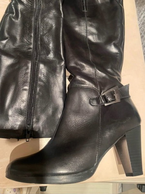 Leather knee-high black boot like new, size 37