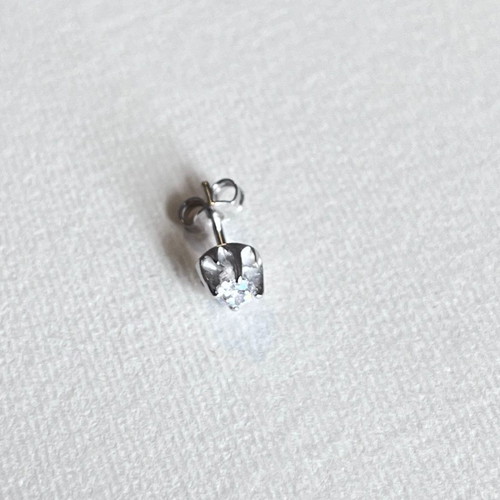 Single white gold k14 earring with zirconia new