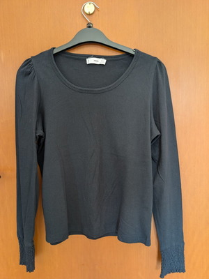 Mango blouse like new with distinctive sleeves, black, size S