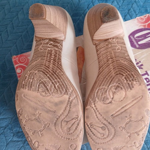 Beige pumps like new, 8 cm heel, size 37