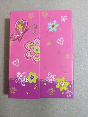 Small box with magnetic clasp used