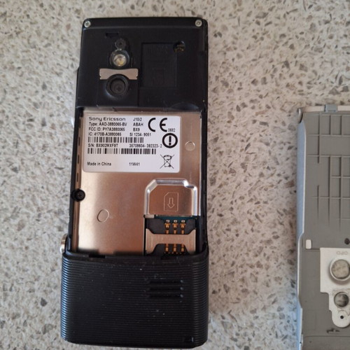 Sony Ericsson Cedar J108i used mobile phone with charger
