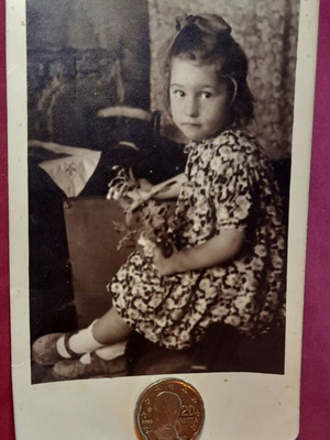 Θήβα 1943 βιντάζ ασπρόμαυρη φωτογραφία πορτρέτο κοριτσιού, μεταχειρισμένη