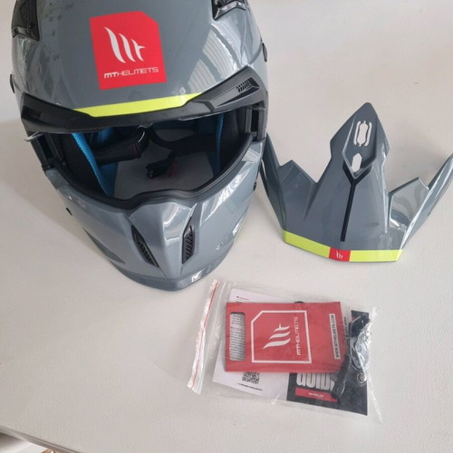 MT Helmets Streetfighter SV S helmet like new, gloss grey, sun visor