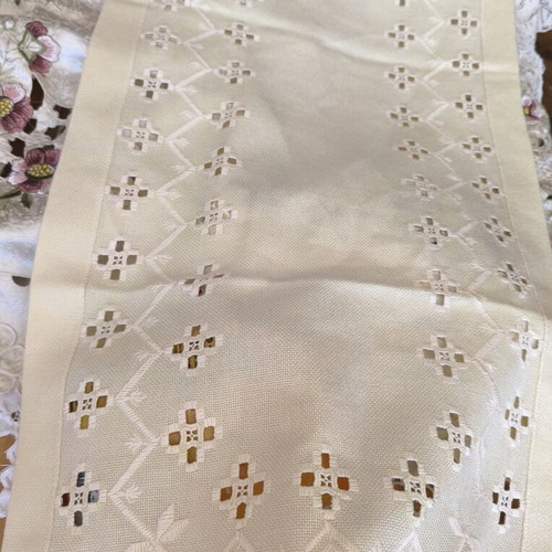 Tablecloth Tishlife new, milky yellow, size 104x41 cm