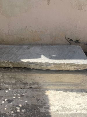 Σκαλοπάτια μαρμάρινα μεταχειρισμένα, δέκα τεμάχια από μάρμαρο Διονύσου