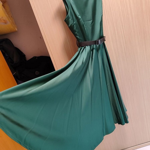 Desiree satin emerald dress like new, flared skirt, size M