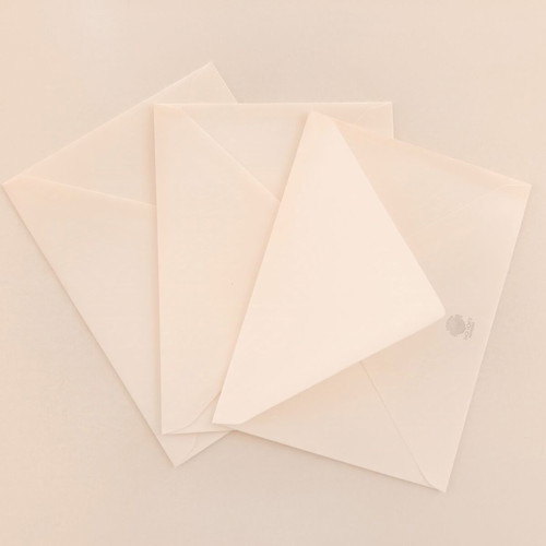 White envelopes 18x13.5cm pack of 3 like new