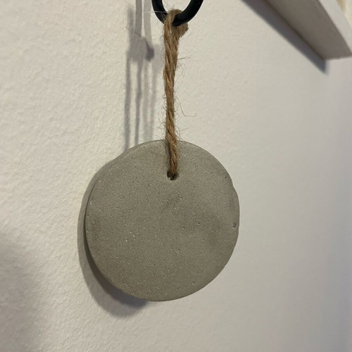 Hanging concrete Christmas ornaments like new, pack of 10