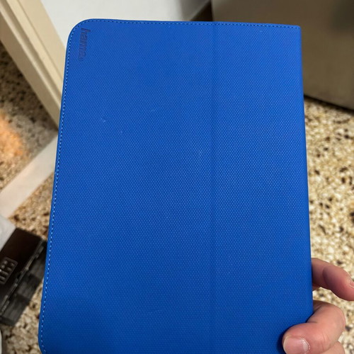 Hama tablet cases for 10-inch tablets like new