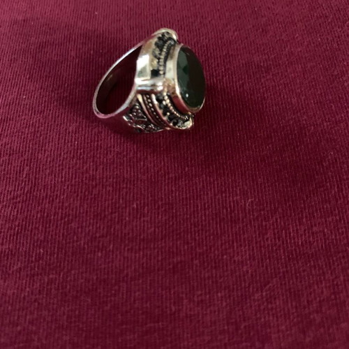 Vintage rings with green and burgundy stones like new
