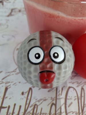Set of 2 rubber squeaky balls with funny faces