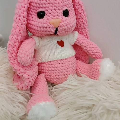Knitted bunny new with heart blouse and safe eyes