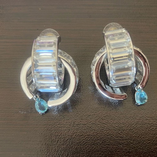 Swarovski earrings new, gray