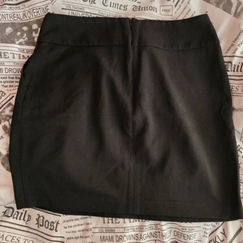 Mini black skirt like new, crepe fabric, size L 40 12