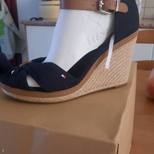 Tommy Hilfiger platform shoes new, size 41, black with brown details