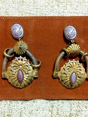 Faux Bijoux Earrings new, vintage style, beige