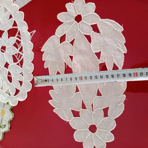 Set of 6 vintage tray and decoration doilies like new